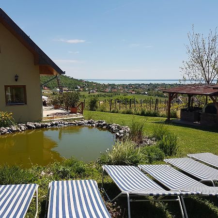 Hôtel Kincses Vendeghaz à Balatongyörök Extérieur photo