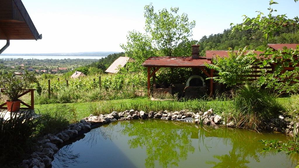 Hôtel Kincses Vendeghaz à Balatongyörök Extérieur photo