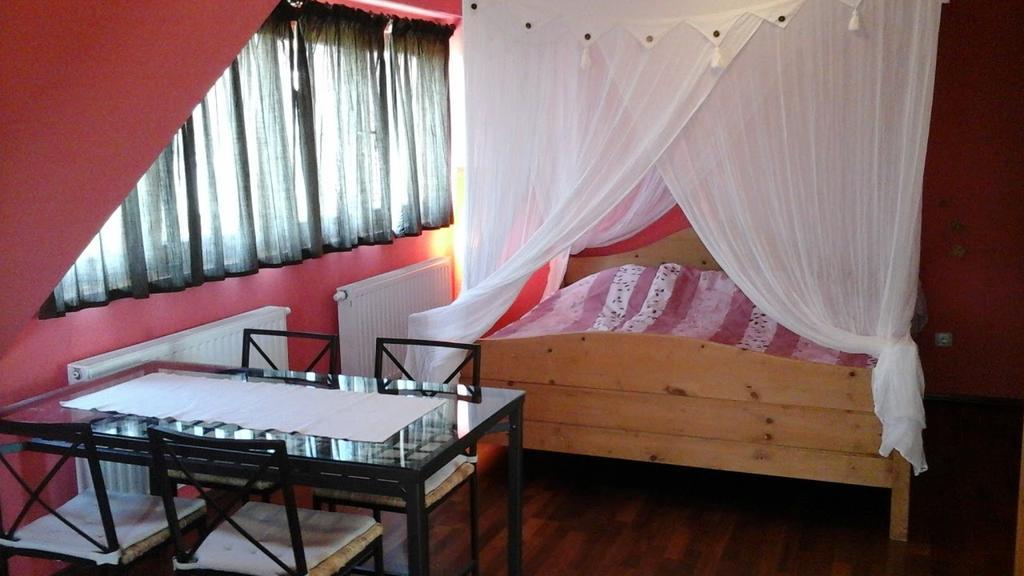 Hôtel Kincses Vendeghaz à Balatongyörök Extérieur photo
